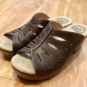 Dansko sandals size 39